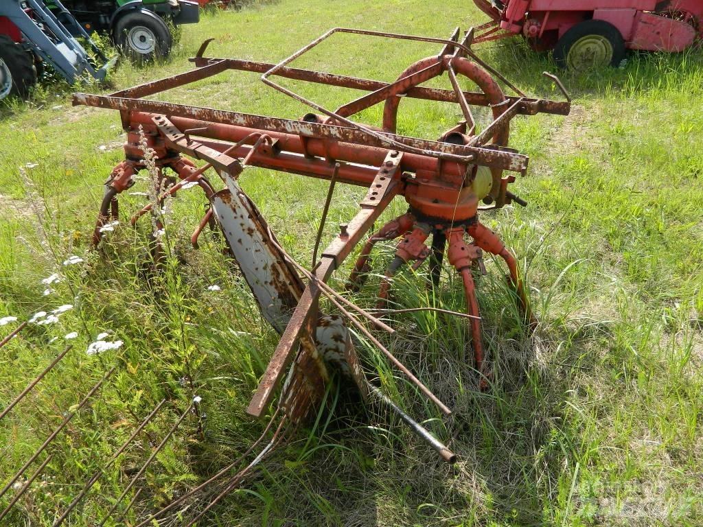 Kuhn 3.2 Τσουγκράνες και χορτοξηραντικές μηχανές