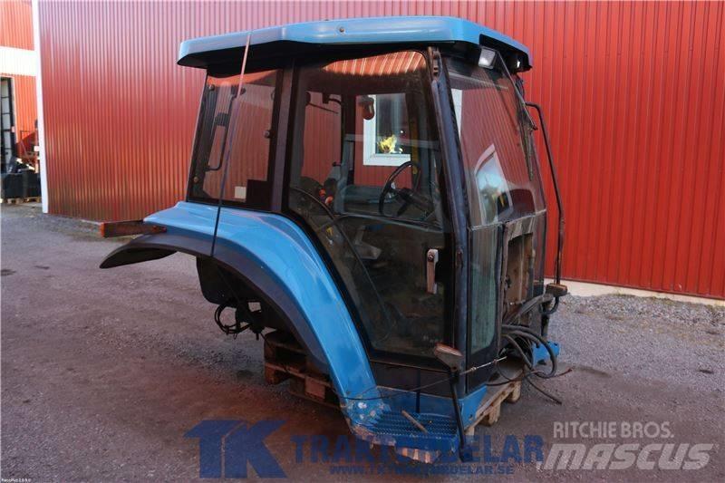 New Holland 8870 Καμπίνες και εσωτερικό