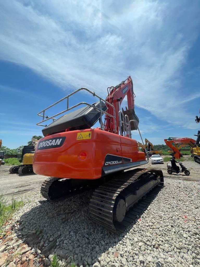 Doosan DX 300 Εκσκαφείς με ερπύστριες