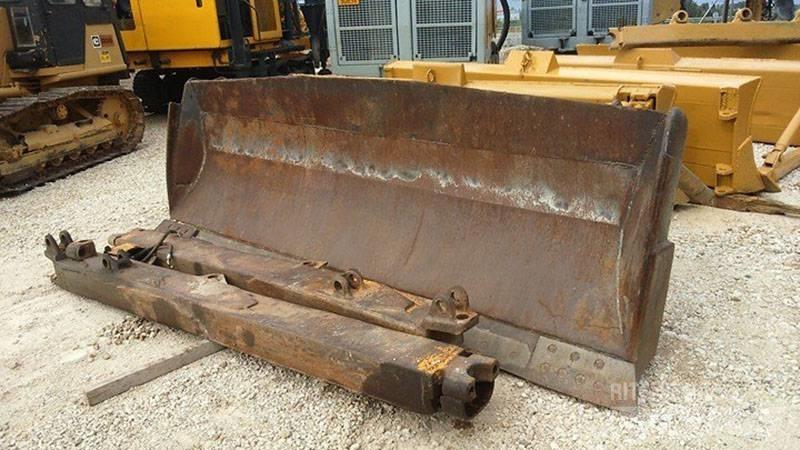 CAT D7E, D7F, D7G Πτερύγια