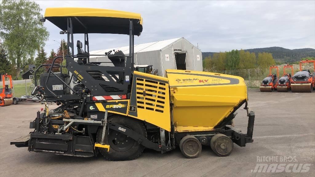 Bomag BF 300 P-2 Επίστρωση ασφάλτου