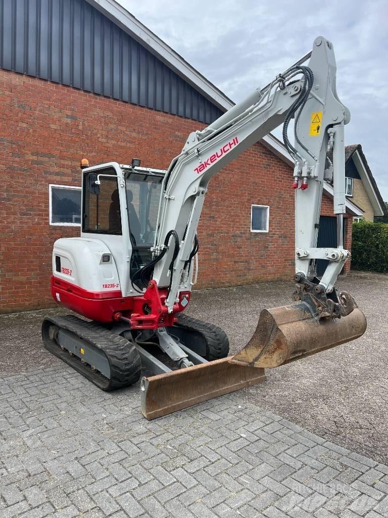 Takeuchi tb235-2 Εκσκαφάκι (διαβολάκι) < 7t