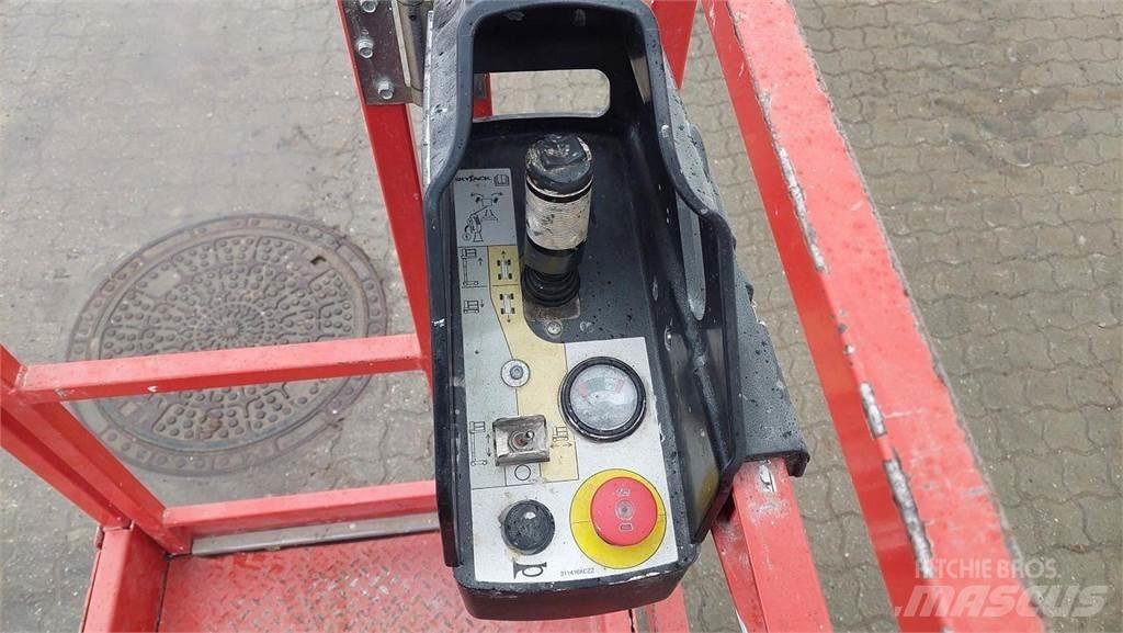 SkyJack SJ12 Ανυψωτήρες με κατακόρυφους πυλώνες
