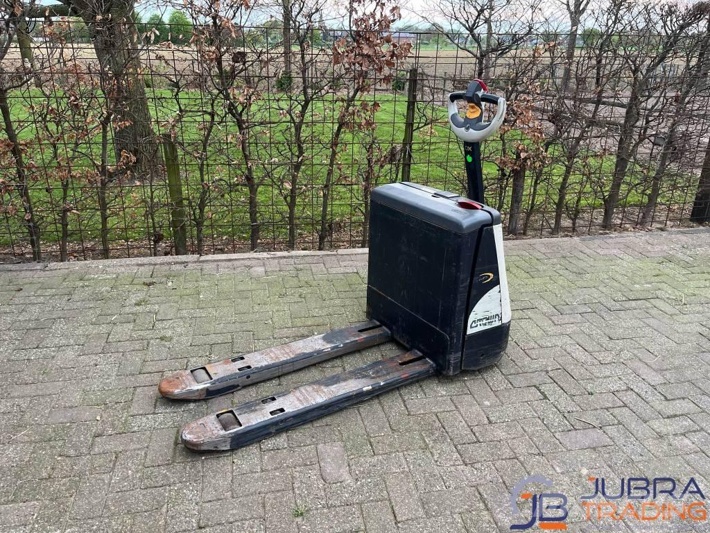 Crown Wp3015 Χειροκίνητο περονοφόρο ανυψωτικό