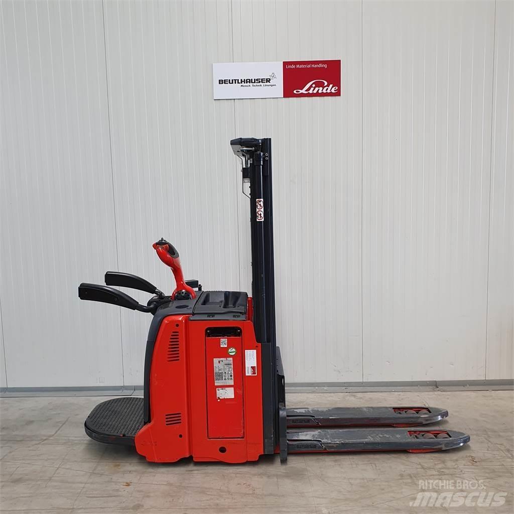 Linde D12AP Παλετοφόρα πεζού χειριστή με ιστό