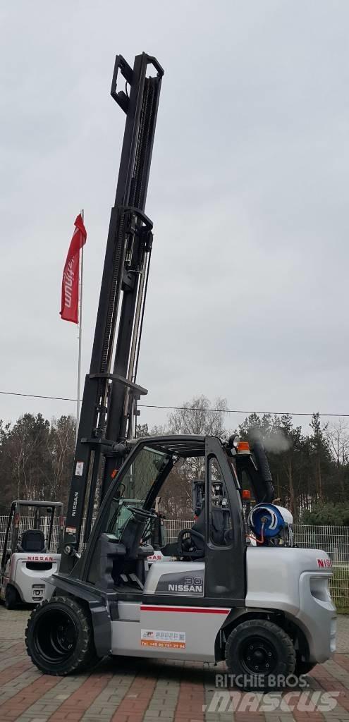 Nissan UGD02A30PQ Περονοφόρα ανυψωτικά κλαρκ με φυσικό αέριο LPG