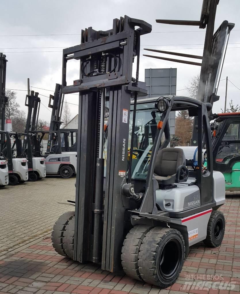 Nissan UGD02A30PQ Περονοφόρα ανυψωτικά κλαρκ με φυσικό αέριο LPG