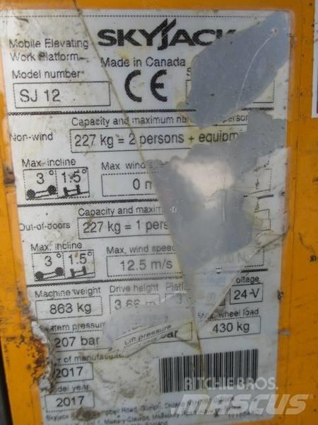 SkyJack SJ 12 Ανυψωτήρες με κατακόρυφους πυλώνες