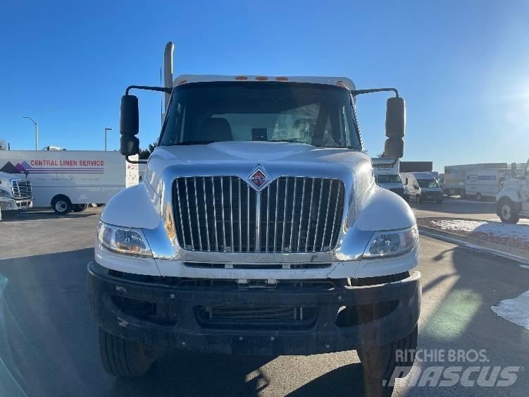 International 4300 Φορτηγά μεταφοράς ποτών