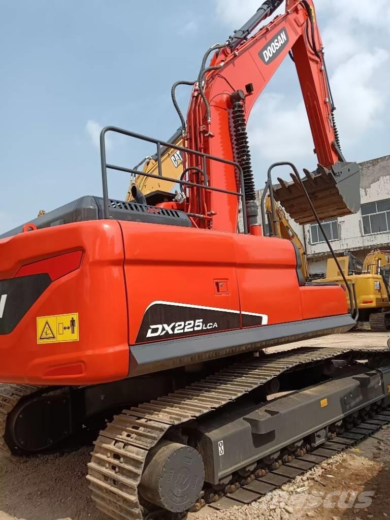 Doosan DX 225 Εκσκαφείς με ερπύστριες