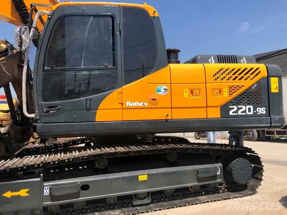 Hyundai R220-9s Εκσκαφείς με ερπύστριες