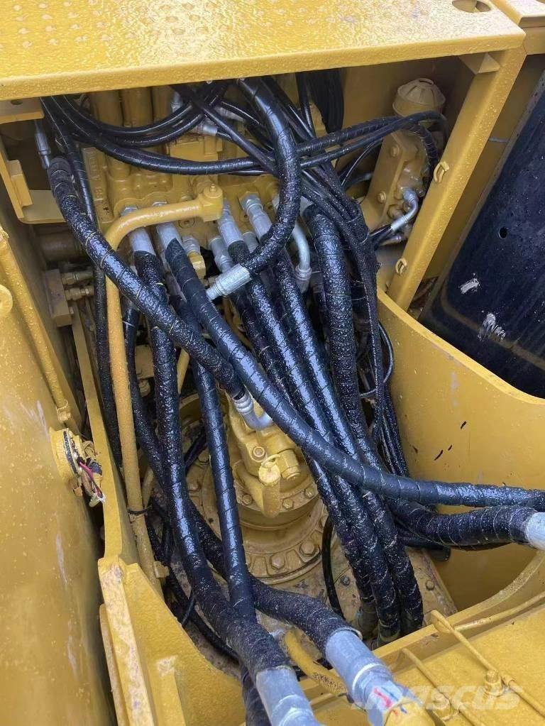CAT 320 D2 Εκσκαφείς με ερπύστριες