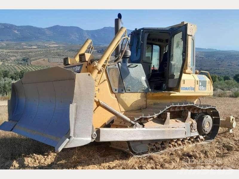 Komatsu D65EX-15 Μπουλντόζες με ερπύστριες
