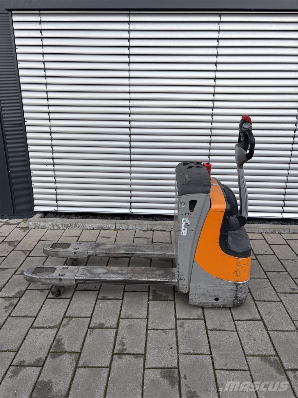 Still EXU16 Παλετοφόρα πεζού χειριστή με ιστό