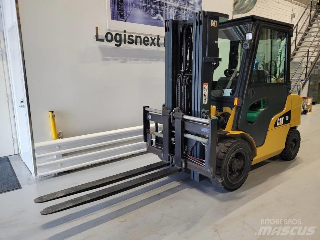 CAT GP 30 N Περονοφόρα ανυψωτικά κλαρκ με φυσικό αέριο LPG
