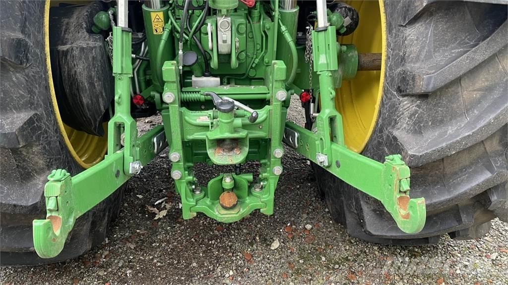 John Deere 6R215 Τρακτέρ