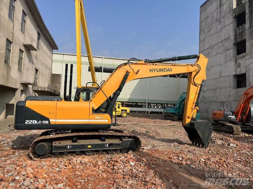 Hyundai R220 Εκσκαφείς με ερπύστριες