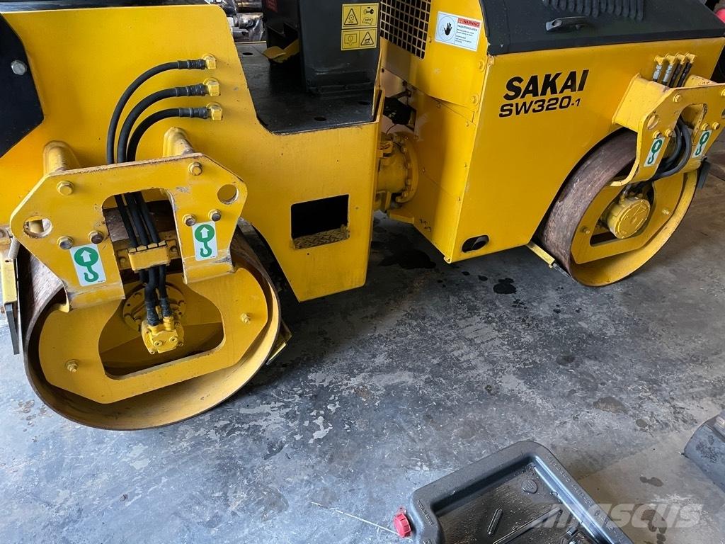 Sakai SW 320-1 Οδοστρωτήρες διπλού κυλίνδρου