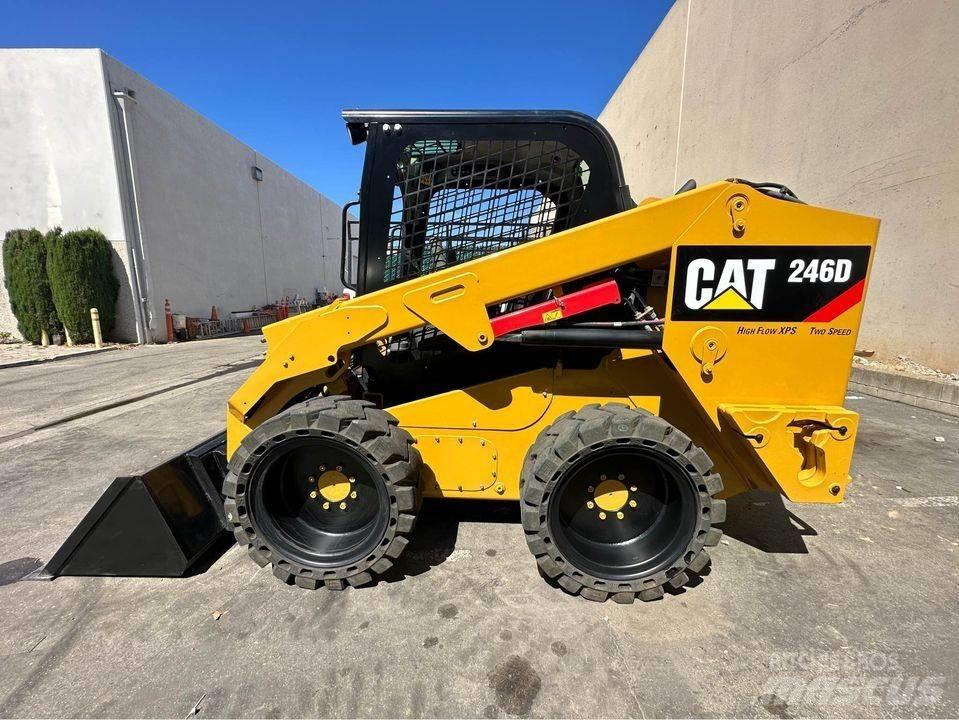 CAT 246 D Φορτωτάκια