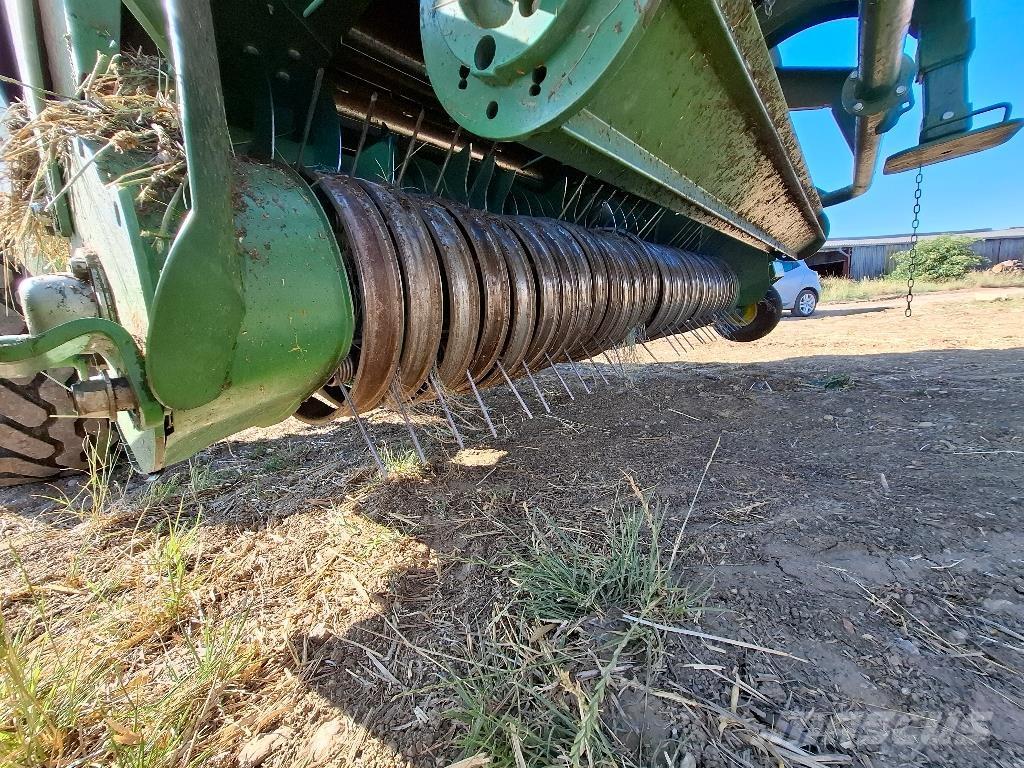 John Deere V461M Πρέσες κυλινδρικών δεμάτων