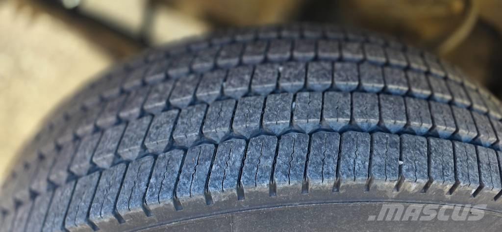 Sisu SM 300 Φορτηγά μεταφοράς δασικών μηχανημάτων