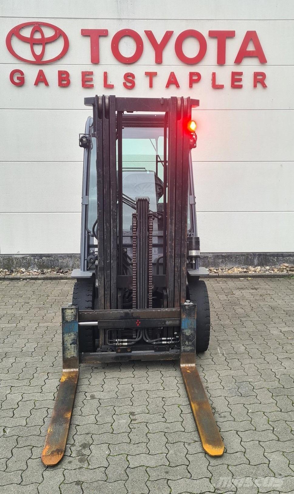 Toyota 02-8FGF25 Περονοφόρα ανυψωτικά κλαρκ με φυσικό αέριο LPG