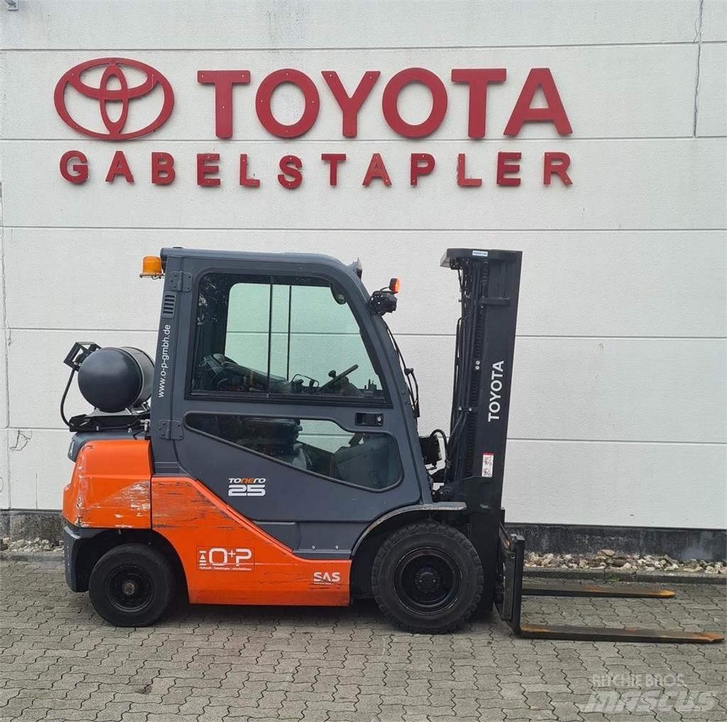 Toyota 02-8FGF25 Περονοφόρα ανυψωτικά κλαρκ με φυσικό αέριο LPG