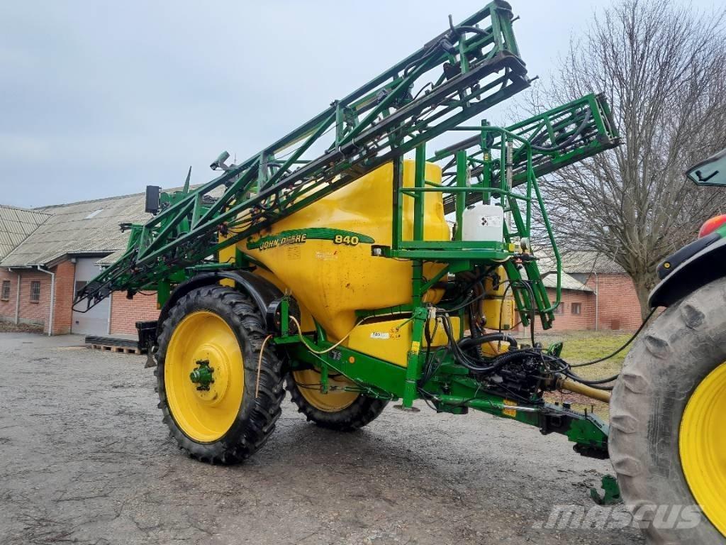 John Deere 840 Ρυμουλκούμενα ψεκαστικά