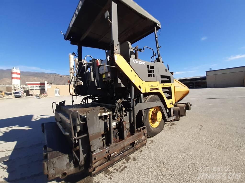 Volvo ABG 6870 Επίστρωση ασφάλτου