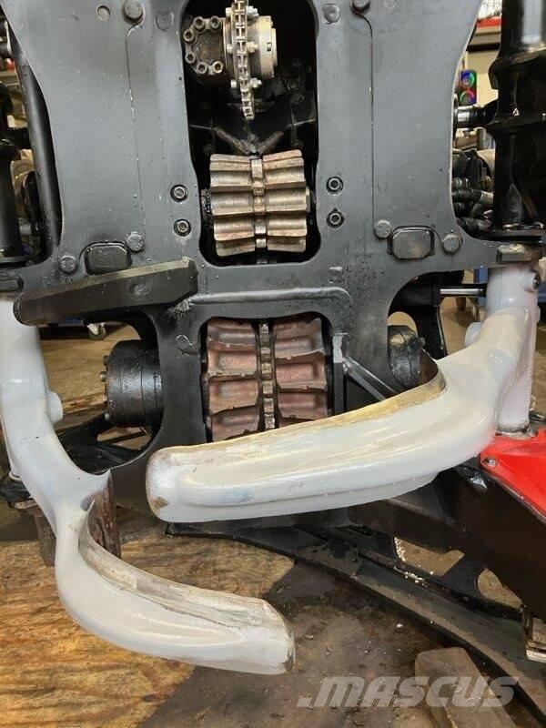 Komatsu C 124 Θεριζοαλωνιστικές μηχανές