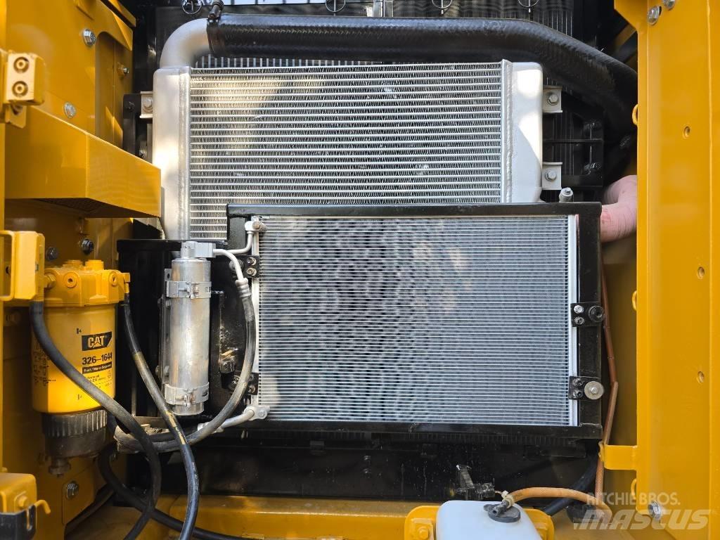 CAT 320D2 Εκσκαφείς με ερπύστριες
