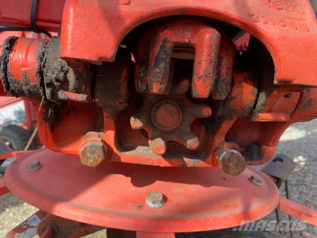 Kuhn GF8702 Τσουγκράνες και χορτοξηραντικές μηχανές