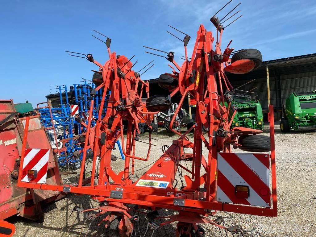 Kuhn GF8702 Τσουγκράνες και χορτοξηραντικές μηχανές
