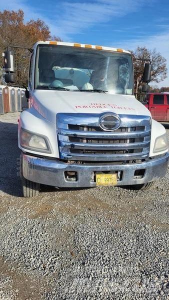 Hino Toilet Truck Βυτιοφόρα φορτηγά