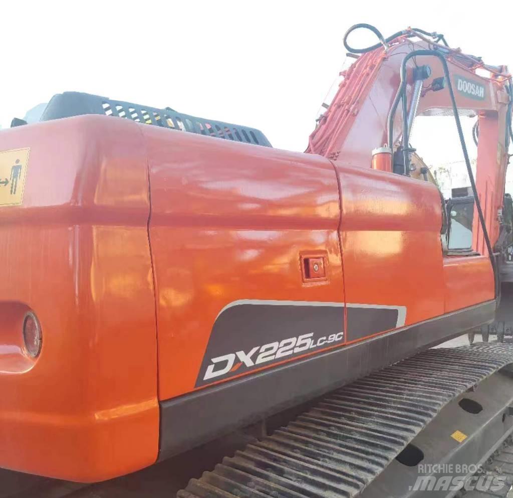 Doosan DX 225 Εκσκαφείς με ερπύστριες