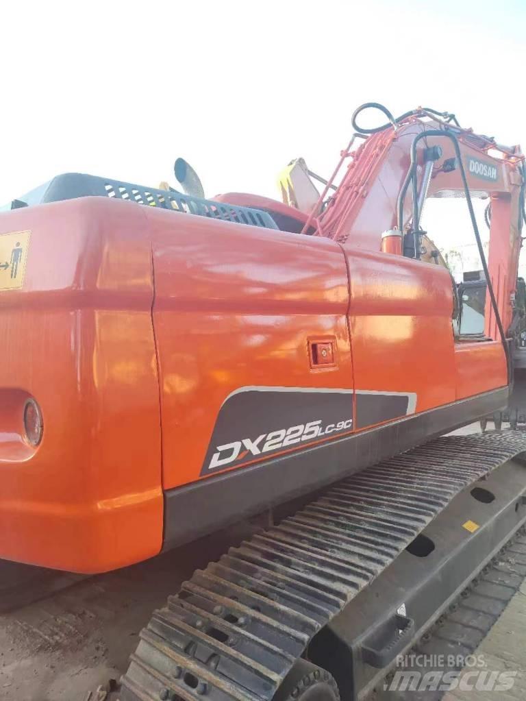 Doosan DX 225 Εκσκαφείς με ερπύστριες