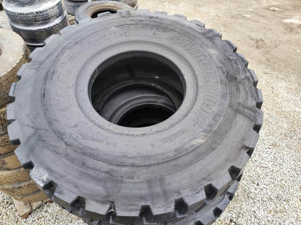  23.5 R25 tires Ελαστικά και ζάντες