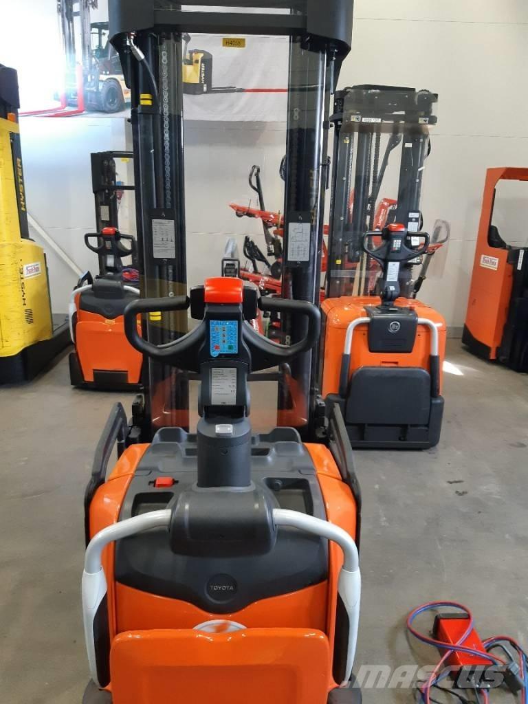 Toyota SPE160L Παλετοφόρα πεζού χειριστή με ιστό