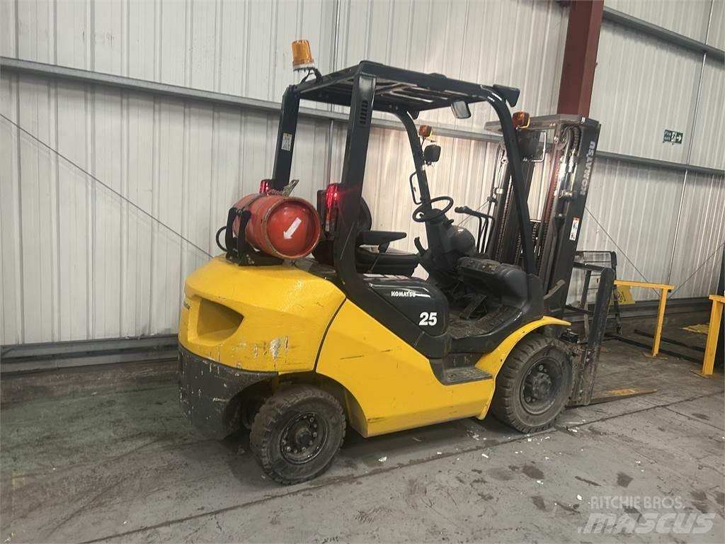 Komatsu FG25HT-17 Περονοφόρα ανυψωτικά κλαρκ με φυσικό αέριο LPG