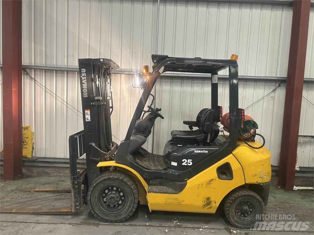 Komatsu FG25HT-17 Περονοφόρα ανυψωτικά κλαρκ με φυσικό αέριο LPG