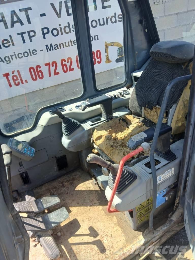Komatsu PC 210 Καμπίνες και εσωτερικό