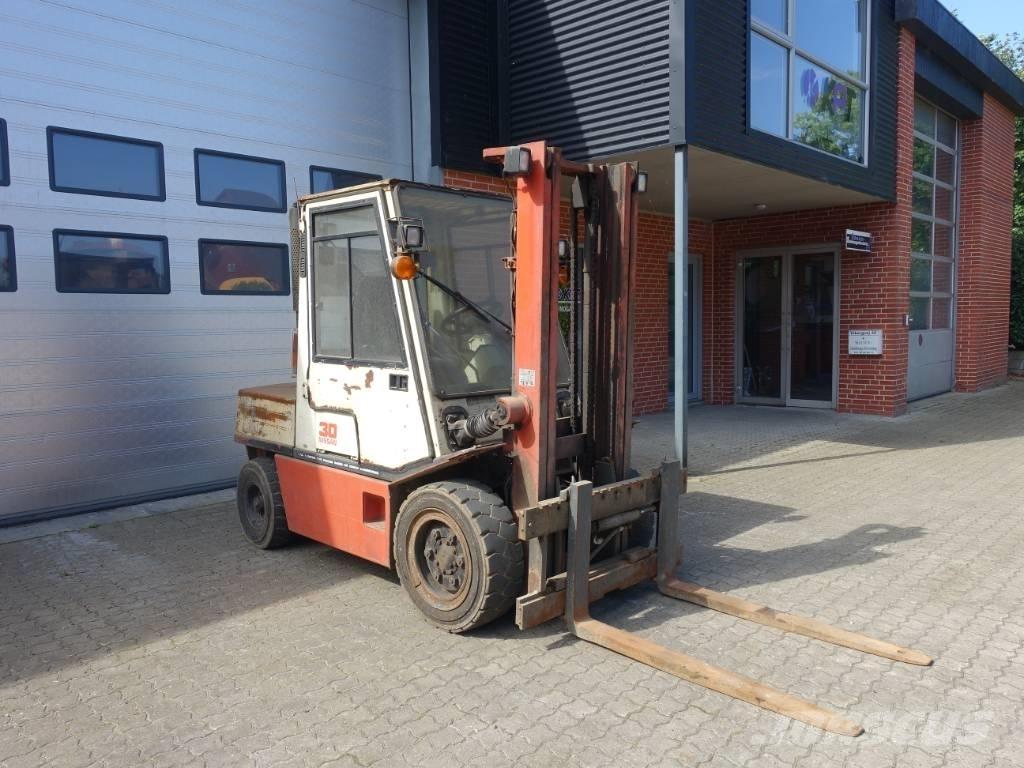 Nissan EGH02 A 30 U Πετρελαιοκίνητα Κλαρκ