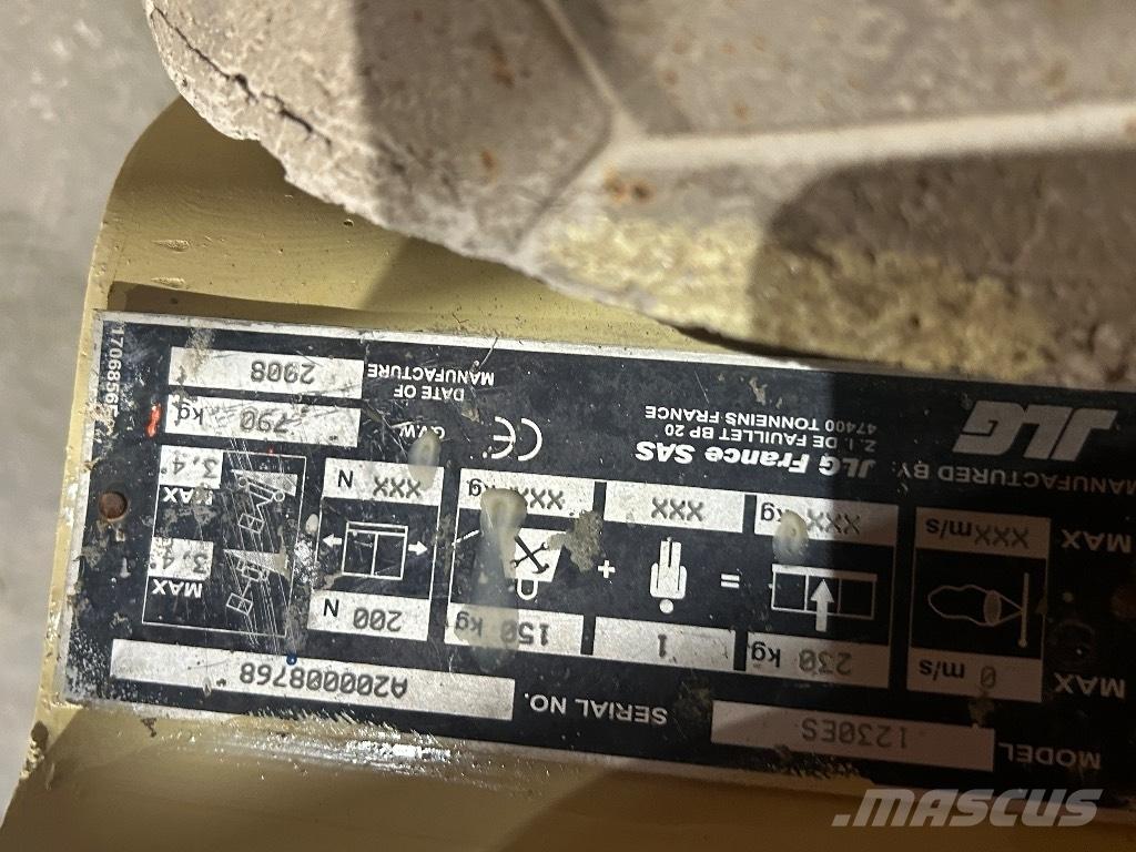 JLG 1230 ES Ανυψωτήρες με κατακόρυφους πυλώνες