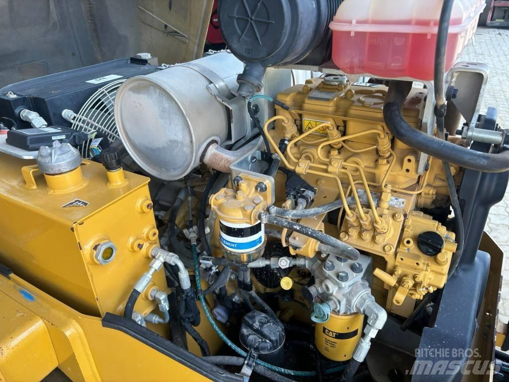 CAT CB 24 B Οδοστρωτήρες διπλού κυλίνδρου