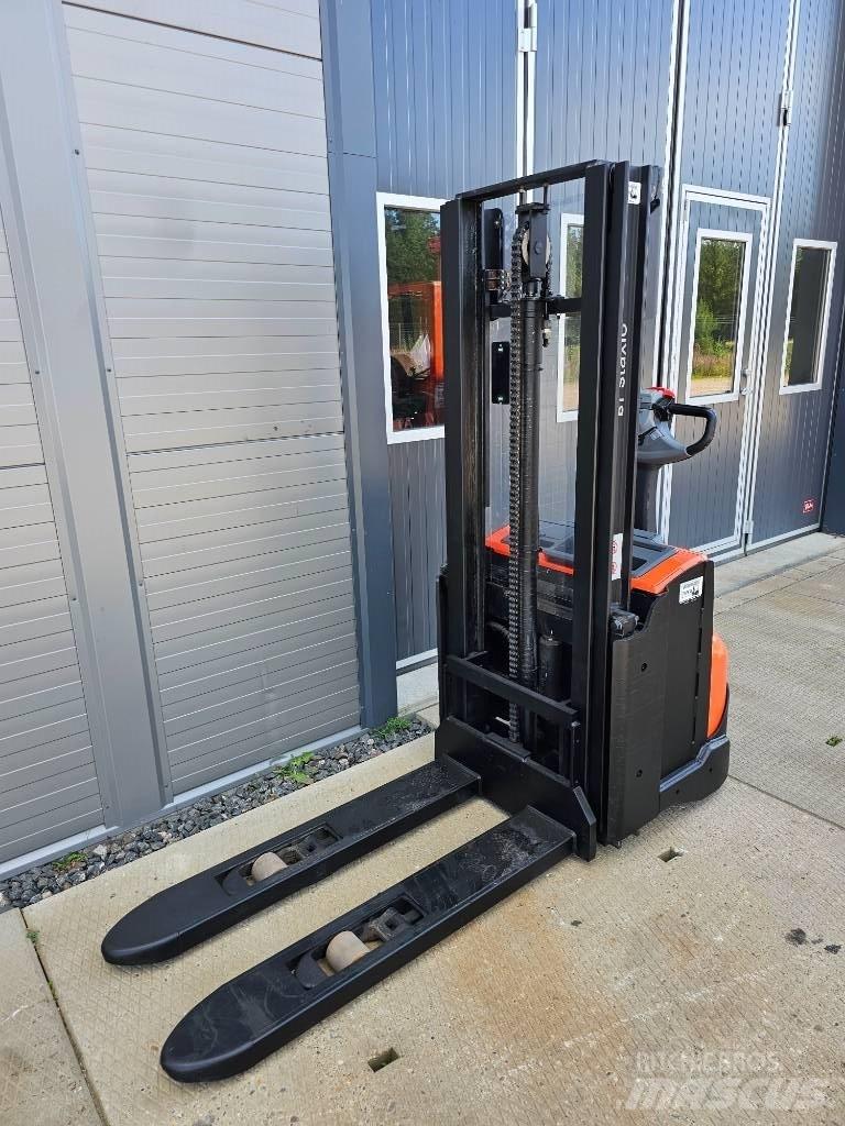 BT SWE 120 L Παλετοφόρα πεζού χειριστή με ιστό