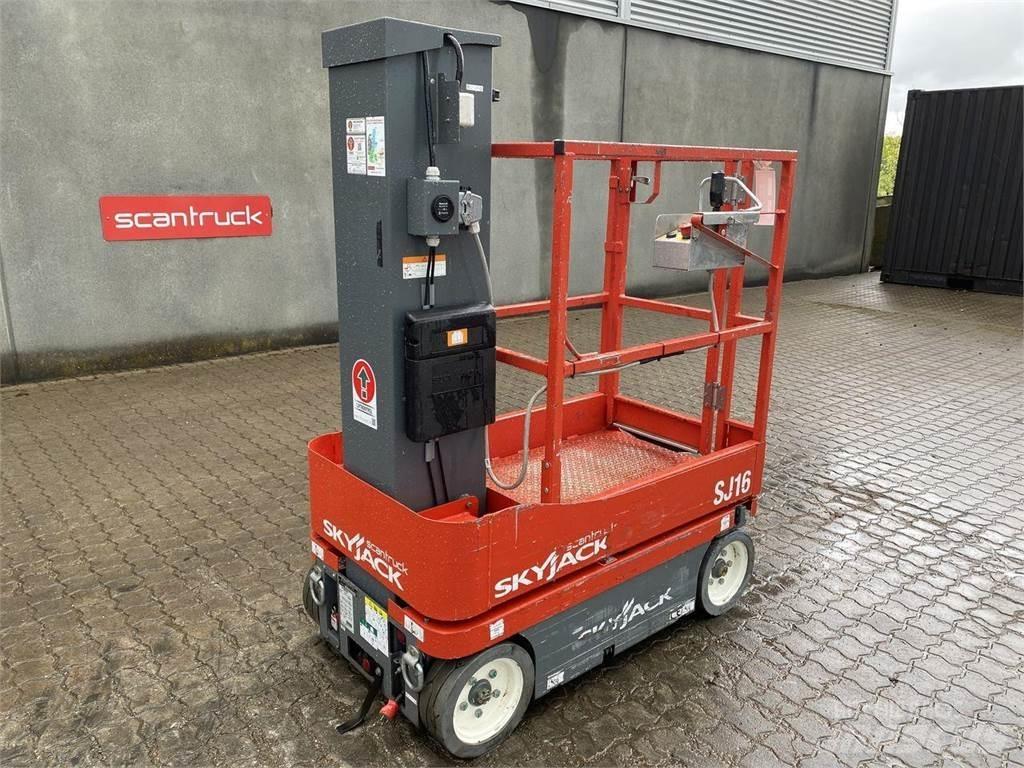 SkyJack SJ16 Ανυψωτήρες με κατακόρυφους πυλώνες