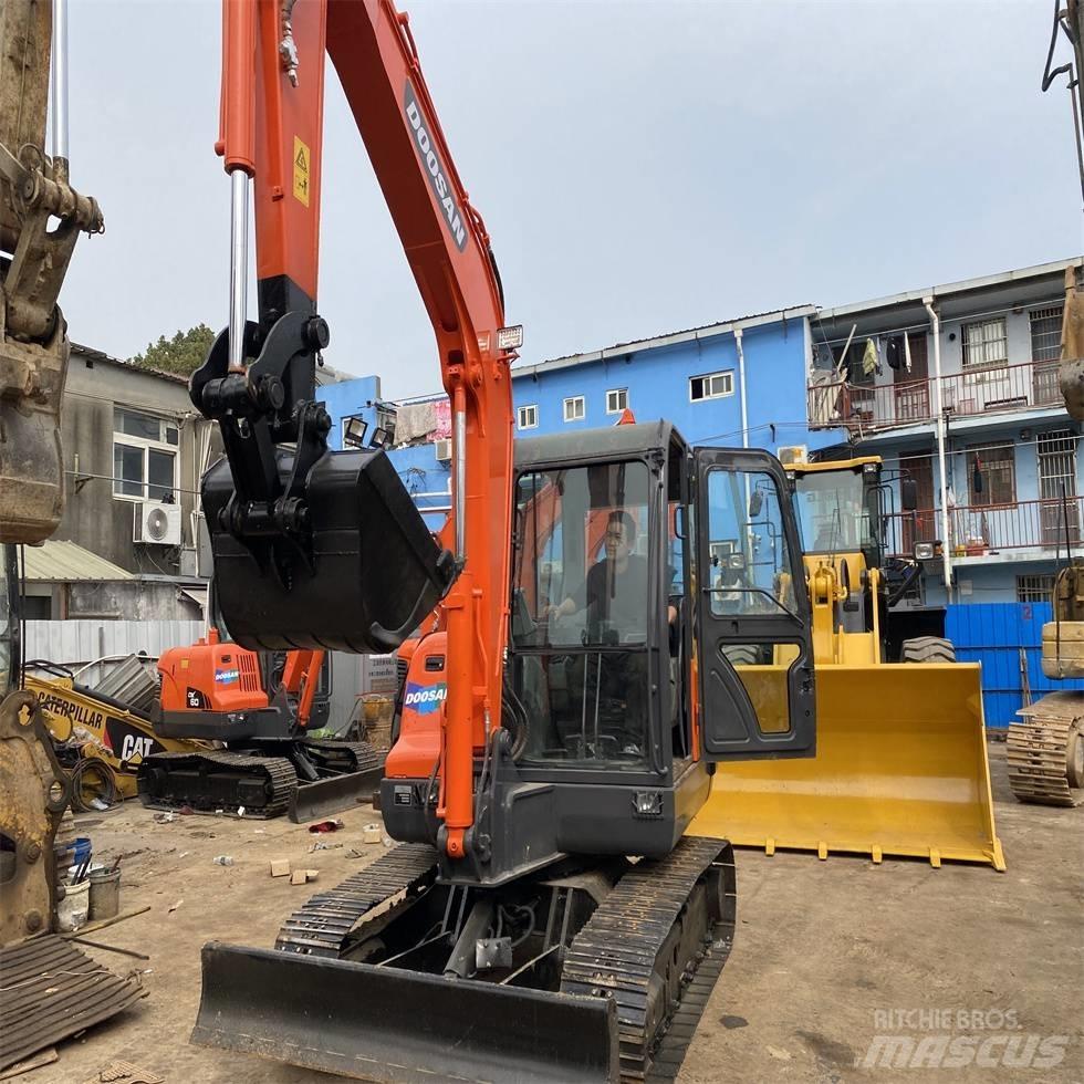 Doosan DX 60 Εκσκαφείς με ερπύστριες