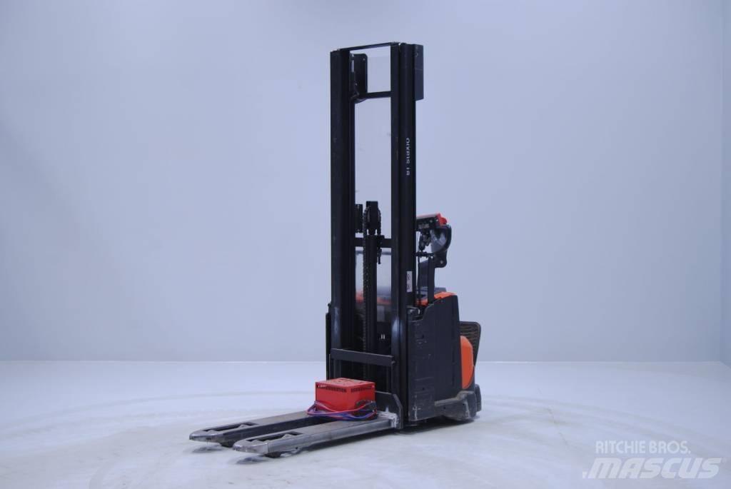 Toyota SWE120L Παλετοφόρα πεζού χειριστή με ιστό