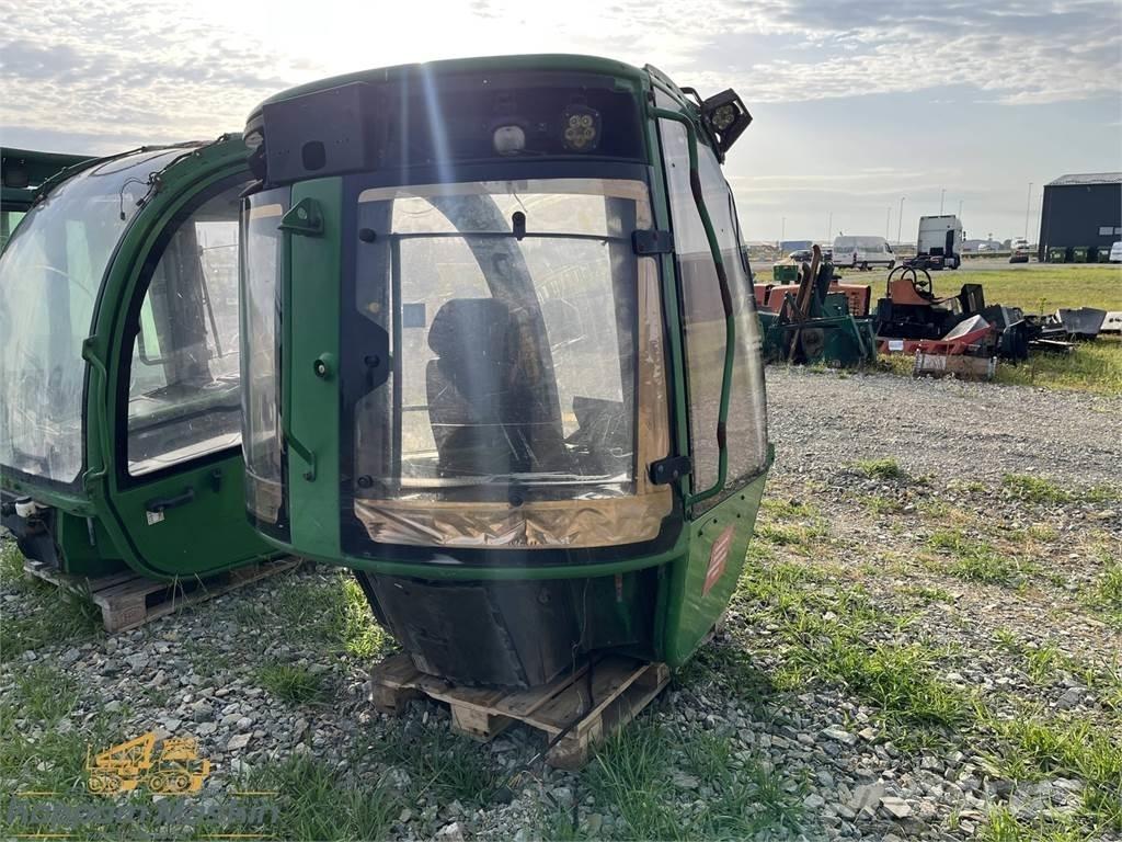 John Deere 1010E Καμπίνες και εσωτερικό