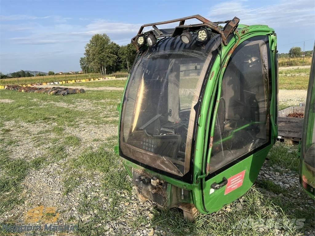 John Deere 1010E Καμπίνες και εσωτερικό